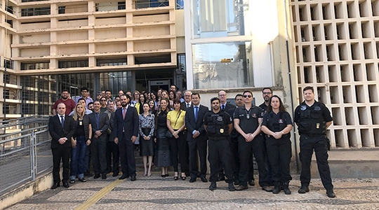 Ato público reuniu representantes do Poder Judiciário, Ministério Público, Polícia Civil e Polícia Militar, no Fórum de Adamantina, contra a lei do abuso de autoridade (Imagens: Siga Mais).