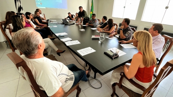 Encontro promovido pela Polícia Civil em Adamantina discutiu ações de combate a maus-tratos animais (Siga Mais).