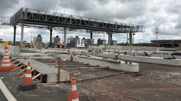 Estágio das obras na praça de pedágio entre Lucélia e Inúbia Paulista, no dia 13 de fevereiro (Foto: Siga Mais).