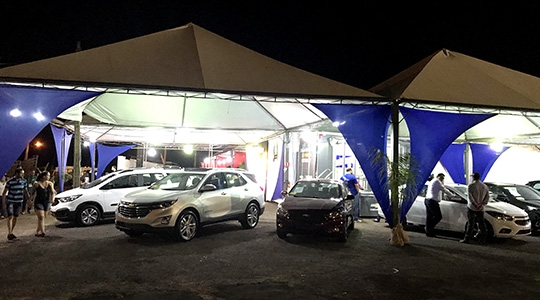 Estande Proeste Chevrolet, na Expoverde: espaço para conhecer lançamentos a adquirir novos, seminovos e consórcios (Foto: Siga Mais).