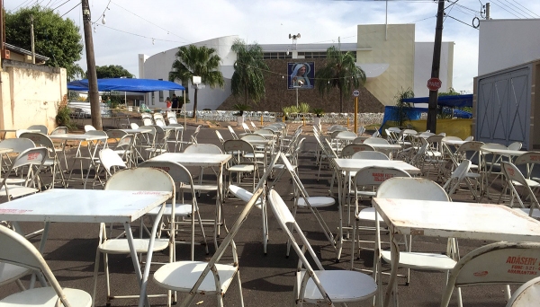 Quermesse da Padroeira acontece no entorno da Paróquia Nossa Senhora de Fátima, em Adamantina, neste sábado (Foto: Arquivo/Siga Mais).