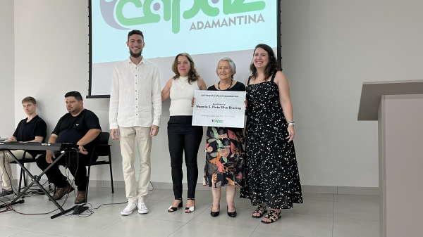 Homenagem ? No?mia Bruning, por sua contribui??o na hist?ria recente da Institui??o Capaz de Adamantina (Siga Mais).