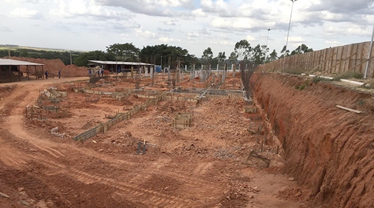 Obras do Bloco V, que vai abrigar a estrutura do curso de medicina, tem novo edital publicado para a sua retomada (Arquivo/Siga Mais).