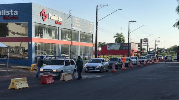 Barreira sanitária na Avenida Marechal Castelo Branco (Via de Acesso), nas proximidades do trevo principal (Foto: Siga Mais).