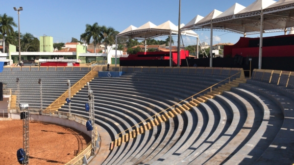 Recinto Poliesportivo é palco do Adamantina Rodeo Festival 2022 (Foto: Siga Mais).