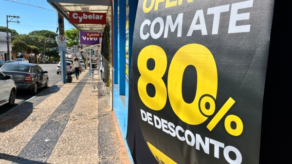 Comércio de Adamantina tem horário especial nesta sexta-feira, 25, das 9h as 22h (Foto: Siga Mais).