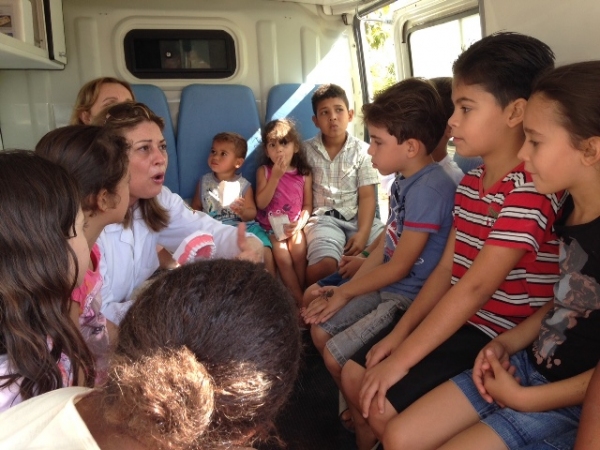 Crianças foram orientadas sobre higiene bucal pela equipe da Secretaria de Saúde (foto: Giuliano Panvéchio)