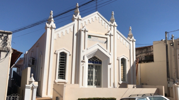 Templo da Igreja Presbiteriana do Brasil em Adamantina fica na Alameda Santa Cruz, 465, centro (Foto: Siga Mais).