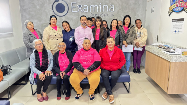 Parte do grupo de mulheres na Examina Diagn?stico em Adamantina (Siga Mais).