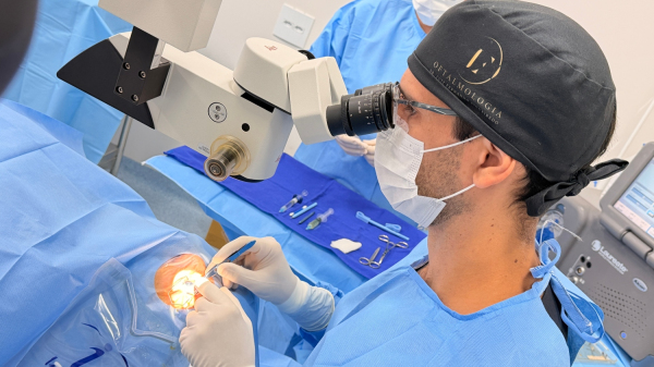 O medico oftalmologista Luiz Fernando Figueiredo Filho, no centro cirurgico da LF Oftalmologia em Adamantina (Siga Mais).