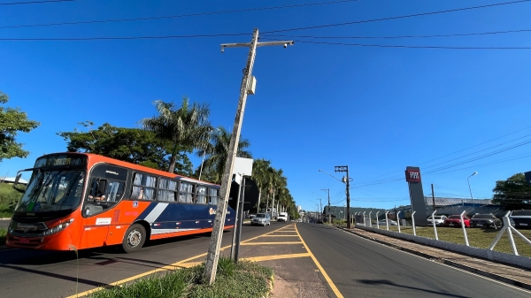 Câmera no trevo principal de acesso a Adamantina, na Avenida Marechal Castelo Branco (11/05/2023/Siga Mais).