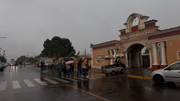 Sepultamento do ex-prefeito (Siga Mais).