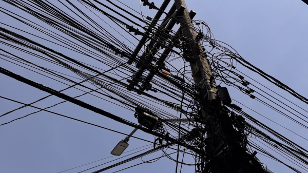 Poste na area central de Adamantina (Siga Mais | 17/10/2025).