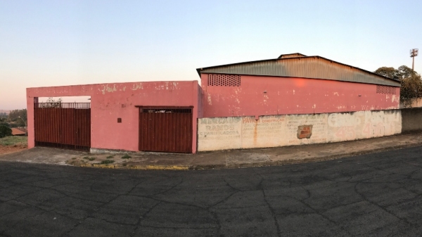 Instalações desativadas do clube da terceira idade, nas proximidades do estádio municipal, agora reincorporadas ao Município (Arquivo/Siga Mais).