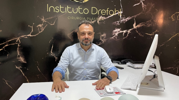 O cirurgi?o pl?stico Dr. Paulo Tadeu Drefahl, que fundou o dirige o Instituto Drefahl de Cirurgia Pl?stica, em Tup? (Siga Mais).