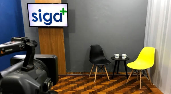 Jornal Siga Mais será transmitido ao vivo, de segunda a sexta, das 11h30 às 12h30 (Divulgação).