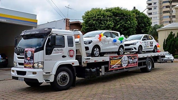 Os automóveis que serão sorteados são um Fiat Argo e um Fiat Mobi (Foto: Milton Ura/No Click com o Senhor).