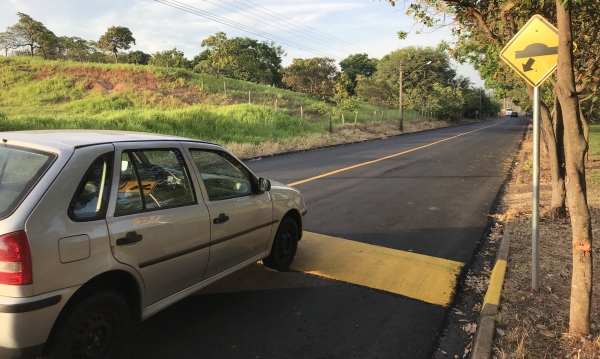 Rua Santa Catarina, no Conjunto Mário Covas, com novo redutor de velocidade (Fotos: Siga Mais).