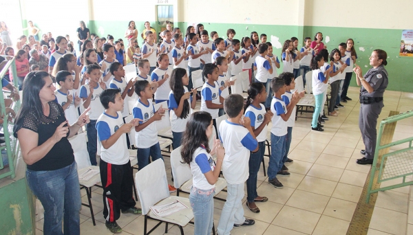 PROERD é realizado nas escolas da região de Adamantina. Neste ano de 2017 são mais de 750 estudantes mobilizados (Foto: Cedida/PM).