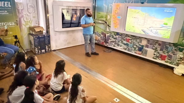 Grupo de alunos da Emef Eurico Leite de Moraes (Siga Mais).