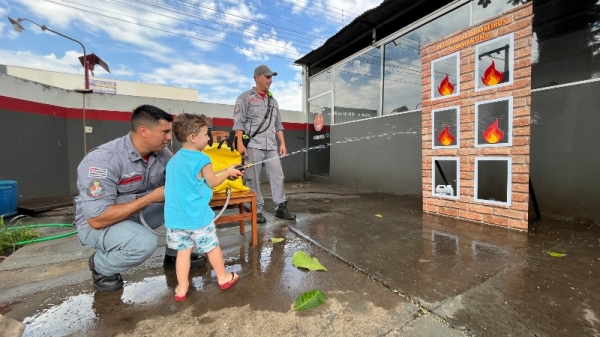 Programação para crianças no Corpo de Bombeiros de Adamantina (Siga Mais).