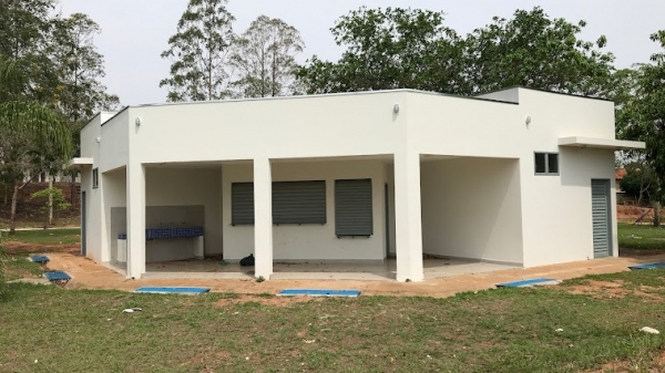 Jardim Adamantina ganhou sanitário e vestiário na praça esportiva do bairro (Foto: Siga Mais).