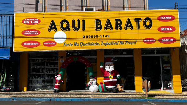 Loja Aqui Barato na Avenida Rio Branco, centro de Adamantina (Siga Mais).