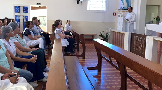 Frei Mateus, gestor da Santa Casa, apresentou balanço do primeiro ano de trabalhos (Foto: Maikon Moraes/Siga Mais).