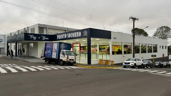 Clique para adicionar uma legendaNova estrutura do Pronto-Socorro da Santa Casa de Adamantina. Equipes fazem ajustes finais no local, e na estrutura de recepção ao governador (Siga Mais).