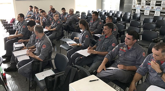 Encontro do comando do 14º Grupamento dos Bombeiros aconteceu nesta quinta-feira, em Adamantina (Fotos: Siga Mais).