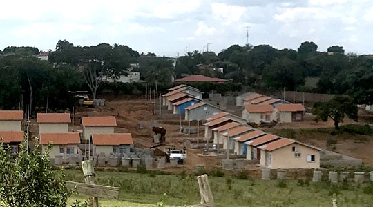 Grupo de casas está em obras na região do Parque Itamarati (Foto: Siga Mais).