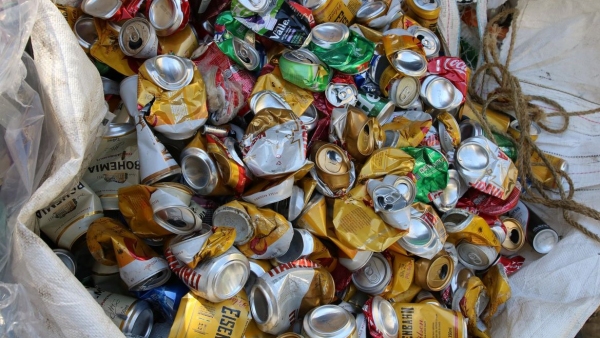 Brasil reciclou aproximadamente 33 bilhões de latinhas de alumÃnio em 2021 (Foto: Rovena Rosa/Agência Brasil).
