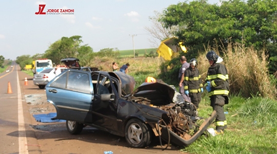 Fiat Marea, onde estava o motorista que morreu no acidente (Fotos: Site Jorge Zanoni).