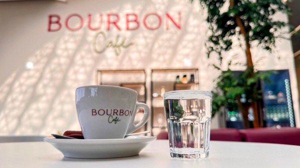 Bourbon Caf? fica no Centro Comercial Epidio Sgobbi (Imagens: Siga Mais).