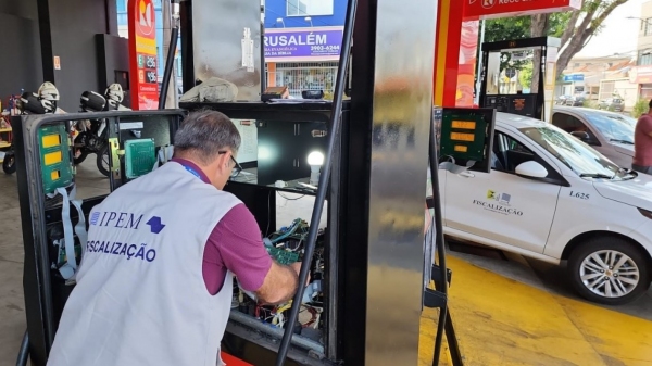 Agentes fiscalizaram 7 postos de combustíveis em Presidente Prudente (Divulgação/Ipem-SP).