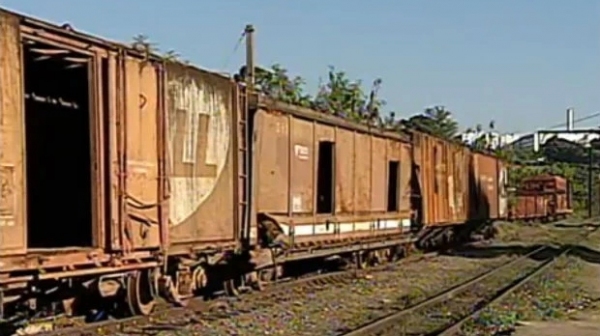 Em 2013 a Justiça determinou a retirada dos vagões, o que foi feito pela empresa ferroviária. Agora, foi fixada a indenização por danos morais coletivos (Foto: Reprodução/TV TEM).