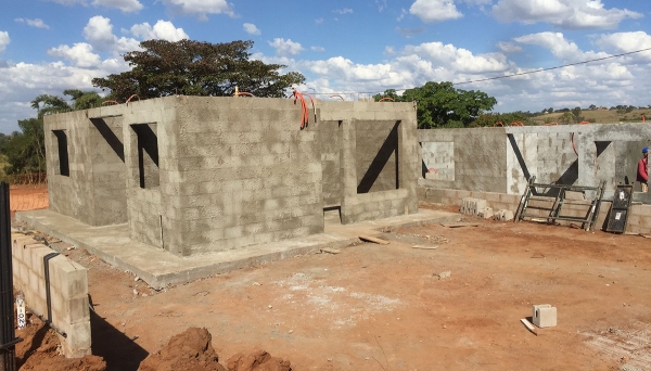 Obras no Parque Itamarati foram iniciadas em março: 45 casas estão sendo construÃdas (Foto: Siga Mais).
