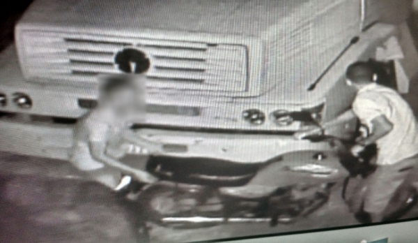 Imagens do circuito de TV do pátio flagraram atuação dos adolescentes no furto (Imagem: Reprodução).