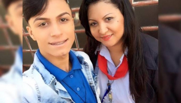 Itaberlly Lozano, de 19 anos, e sua mãe, a gerente de supermercado Tatiana Lozano Pereira, 32 anos (Foto: Reprodução/Facebook).