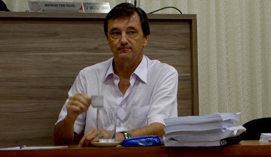 Ivo Santos, na sessão de julgamento onde teve seu mandato cassado, em 22 de fevereiro (Foto: Acácio Rocha).