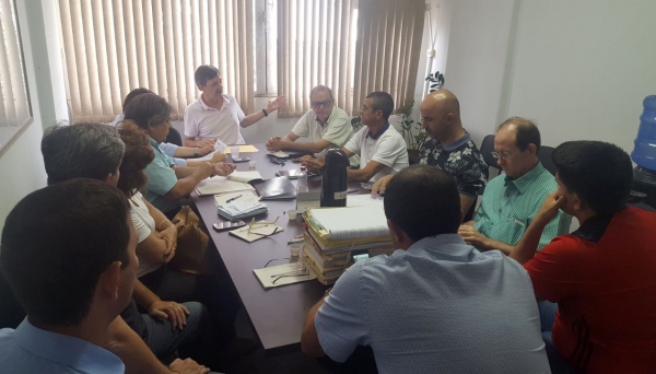 Ex-prefeito Ivo Santos foi recebido pelos vereadores e assessoria legislativa na Câmara Municipal (Foto: Da Assessoria).