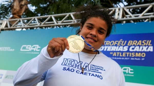 A adamantinense Izabela Rodrigues da Silva é uma das representantes do atletismo brasileiro nas Olimpíadas de Tóquio. Na foto, participação no Troféu Brasil, em junho, onde conquistou medalha de ouro (Foto: Wagner Carmo/Cbat/Divulgação).
