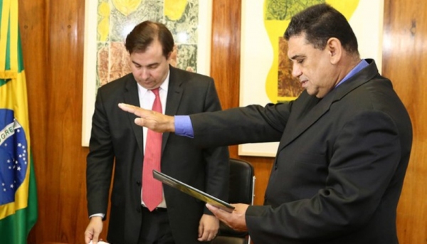 Izaque Silva (PSDB) tomou posse como deputado federal nesta quinta-feira (Fotos: Antonio Augusto/Câmara dos Deputados)
