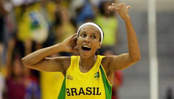 Janeth é a terceira maior pontuadora da história da seleção feminina de basquete, tendo anotado 2.247 pontos em 138 jogos oficiais. Ela estará em Adamantina dia 22 de fevereiro, pela programação Sesc Verão (Foto: Divulgação).