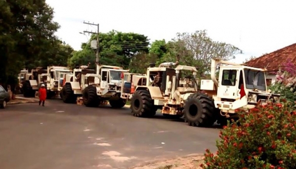 Veículos da empresa americana Global Geophysical no Distrito de Varpa, em Tupã (Foto: Pedro Atanasov/Facebook).