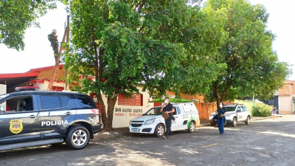 Equipes da PolÃcia Civil, PolÃcia CientÃfica e da concessionária realizam operação contra furto de energia elétrica, em Dracena (Divulgação/PolÃcia Civil).