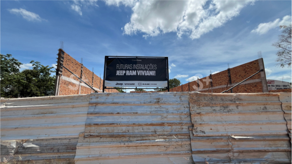 Local das obras da loja Jeep RAM em Adamantina (Siga Mais).