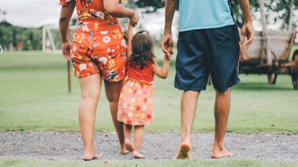 Programa acolhe crianças e adolescentes afastados do convívio com sua família de origem que estejam sob medida protetiva (Foto: Jeniffer Araújo/Unsplash).