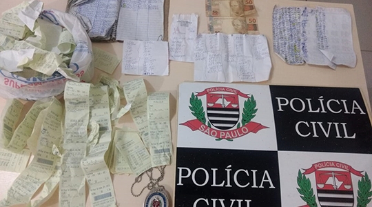 Parte dos materiais apreendidos pela PolÃcia Civil (Foto: Cedida).