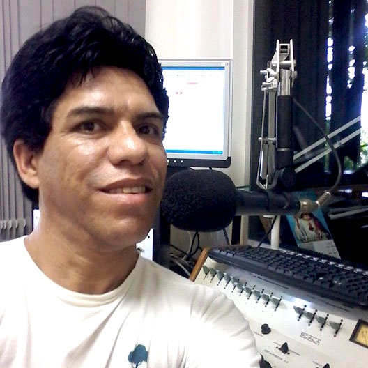 Radialista Jô Lima apresenta programa de variedades, de segunda a sexta, das 13h às 16h30 (Foto: Arquivo Pessoal/Cedida).